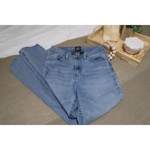 BDG Light Wash Girlfriend Cropped Style Jeans, Size 27